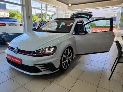 Volkswagen Golf 2017 - 30750 EUR, 76500 km - AUTO.MOTO.pt - 76500km - foto 21 de 35