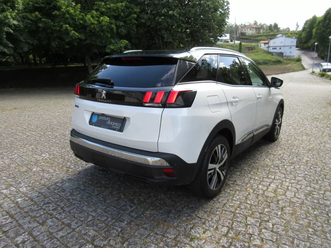 Peugeot 3008 2017 - 18990 EUR, 159000 km - AUTO.MOTO.pt - 159000km - foto 8 de 38