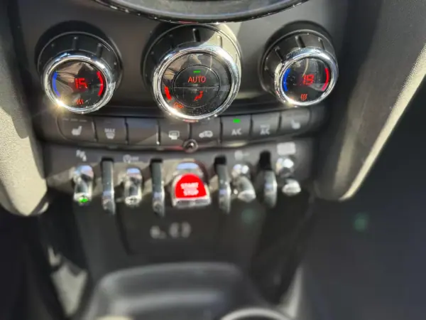 MINI John Cooper Works 2018 - 27900 EUR, 51250 km - AUTO.MOTO.pt - 51250km - foto 20 de 28