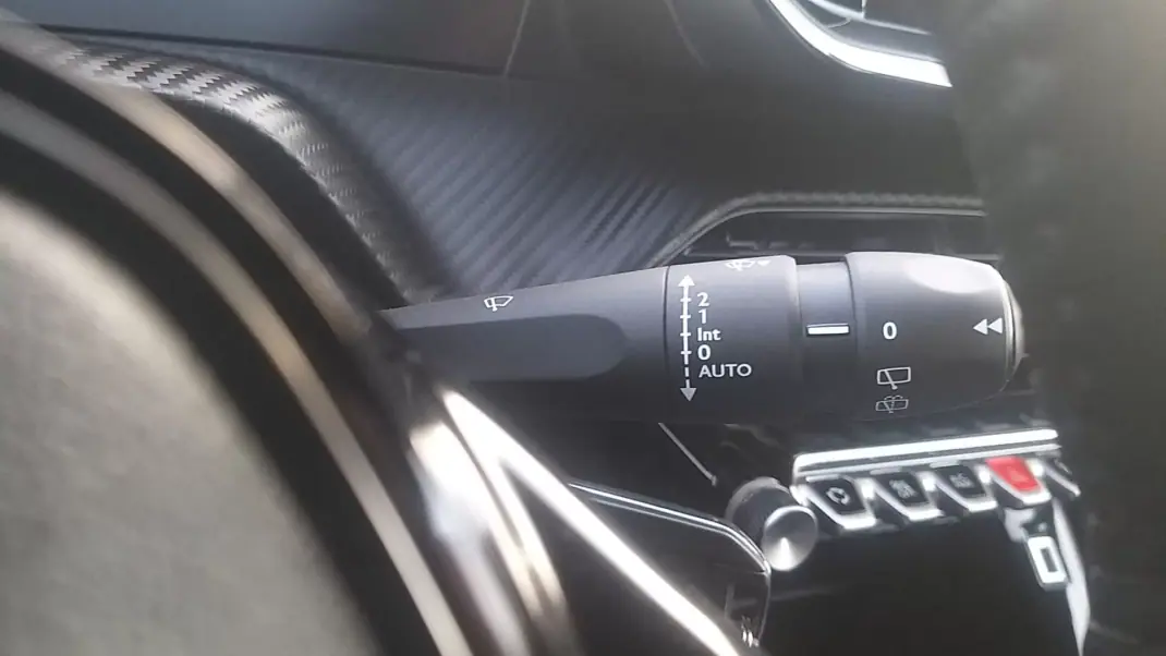 Peugeot 2008 2023 - 18250 EUR, 30000 km - AUTO.MOTO.pt - 30000km - foto 42 de 44