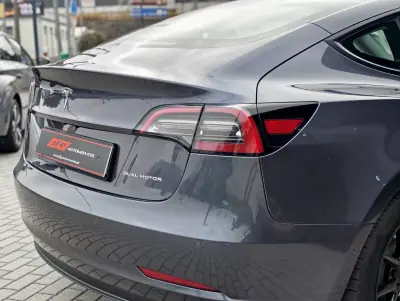 Tesla Model 3 2021 - 27500 EUR, 87000 km - AUTO.MOTO.pt - 87000km - foto 11 de 16