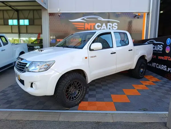 Toyota Hilux 2.5 D-4D 4WD CD CM AC+PM 2015 Diesel