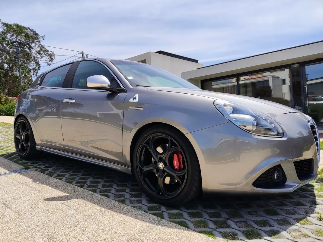 Alfa Romeo Giulietta 2013 - 17000 EUR, 107500 km - AUTO.MOTO.pt - 107500km - foto 5 de 10