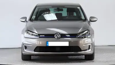 Volkswagen e-Golf 2016 - 9990 EUR, 130000 km - AUTO.MOTO.pt - 130000km - foto 5 de 10