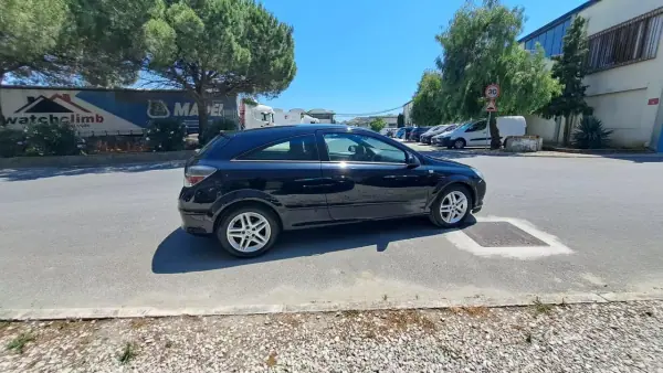 Opel Astra GTC 2007 - 4980 EUR, 201150 km - AUTO.MOTO.pt - 201150km - foto 16 de 36
