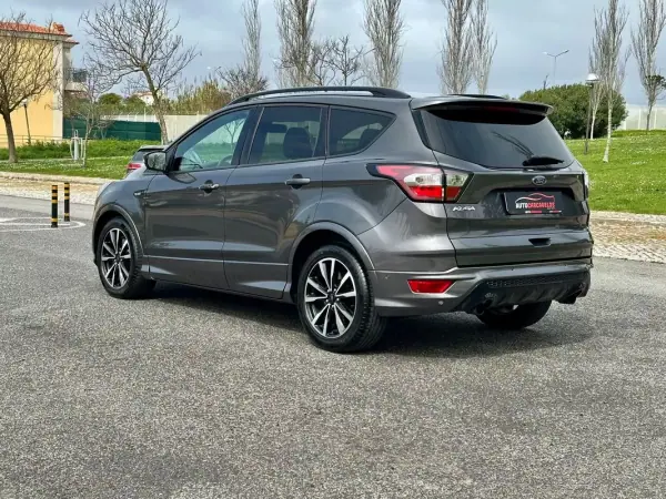 Ford Kuga 2017 - 15450 EUR, 78000 km - AUTO.MOTO.pt - 78000km - foto 24 de 60