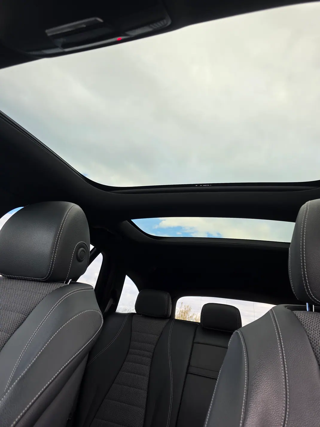 Mercedes-Benz E 300 2020 - 35500 EUR, 151500 km - AUTO.MOTO.pt - 151500km - foto 6 de 11