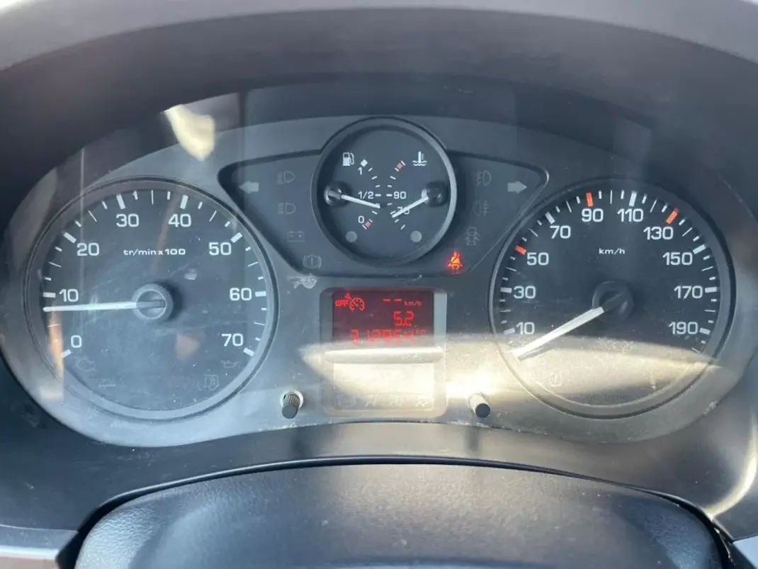 Citroën Berlingo 2017 - 13500 EUR, 312000 km - AUTO.MOTO.pt - 312000km - foto 14 de 14