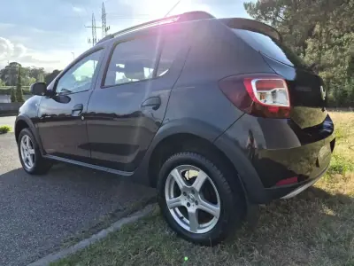Dacia Sandero 2016 - 10499 EUR, 31976 km - AUTO.MOTO.pt - 31976km - foto 6 de 26