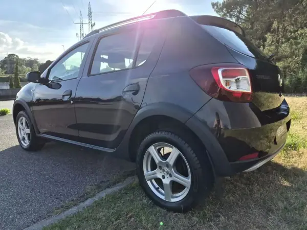 Dacia Sandero 2016 - 10499 EUR, 31976 km - AUTO.MOTO.pt - 31976km - foto 6 de 26