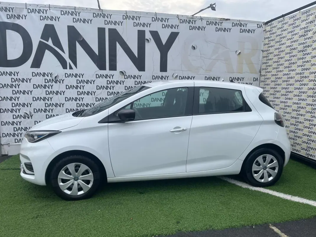 Renault Zoe 2020 - 13500 EUR, 69000 km - AUTO.MOTO.pt - 69000km - foto 1 de 12