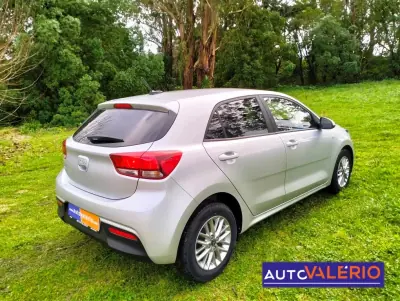 Kia Rio 2021 - 14450 EUR, 70980 km - AUTO.MOTO.pt - 70980km - foto 8 de 32