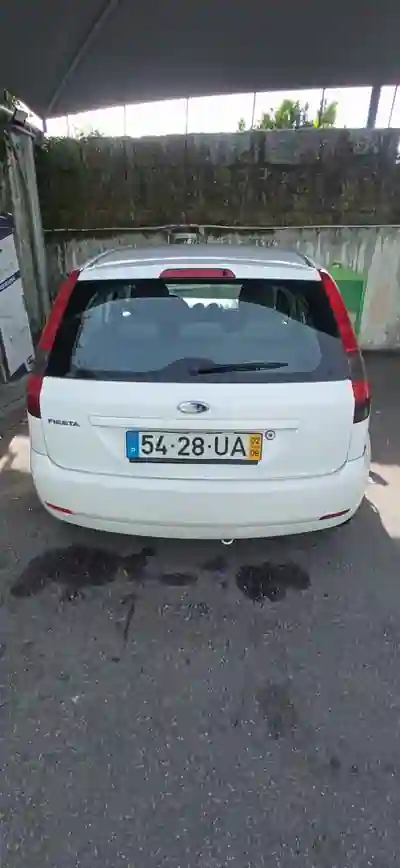 Ford Fiesta 2002 - 2000 EUR, 200000 km - AUTO.MOTO.pt - 200000km - foto 6 de 9
