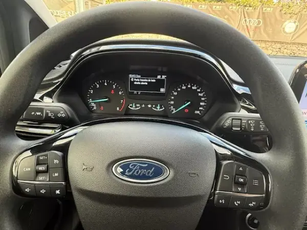 Ford Fiesta 2021 - 13900 EUR, 85443 km - AUTO.MOTO.pt - 85443km - foto 3 de 12