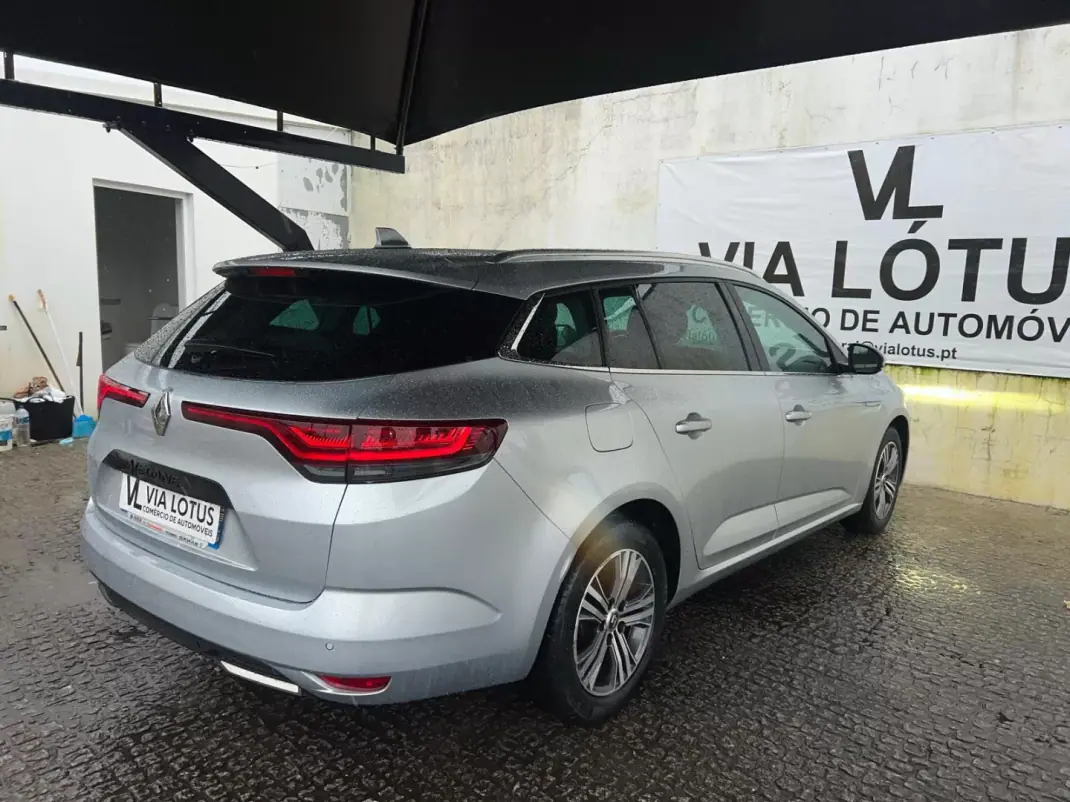 Renault Mégane 2021 - 17000 EUR, 91200 km - AUTO.MOTO.pt - 91200km - foto 4 de 10