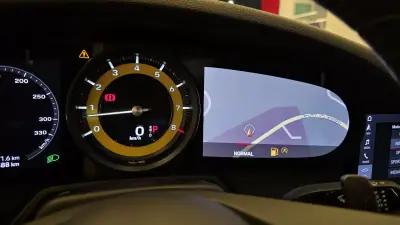 Porsche 992 2021 - 159500 EUR, 69488 km - AUTO.MOTO.pt - 69488km - foto 44 de 58