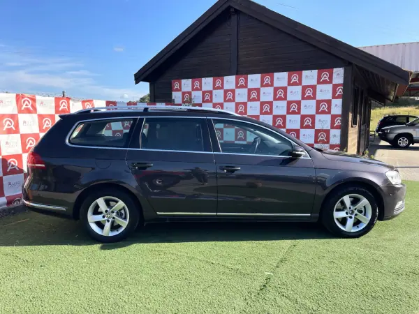 Volkswagen Passat Variant 2011 - 7990 EUR, 236645 km - AUTO.MOTO.pt - 236645km - foto 2 de 24