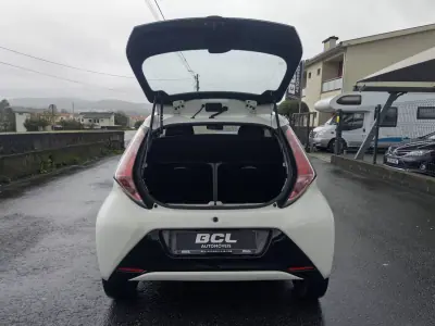 Toyota Aygo 2018 - 9990 EUR, 90000 km - AUTO.MOTO.pt - 90000km - foto 6 de 28