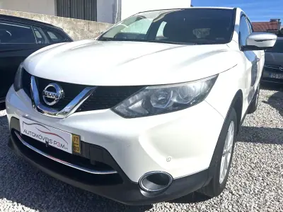 Nissan Qashqai 2017 - 17750 EUR, 67800 km - AUTO.MOTO.pt - 67800km - foto 2 de 17