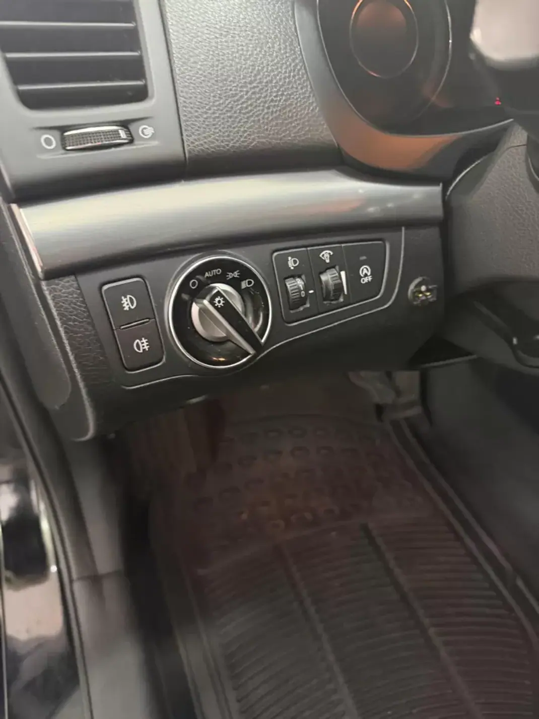 Hyundai i40 SW 2012 - 11000 EUR, 230000 km - AUTO.MOTO.pt - 230000km - foto 11 de 15