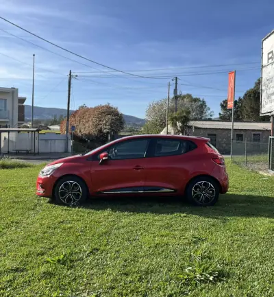 Renault Clio 2017 - 9900 EUR, 154000 km - AUTO.MOTO.pt - 154000km - foto 7 de 12
