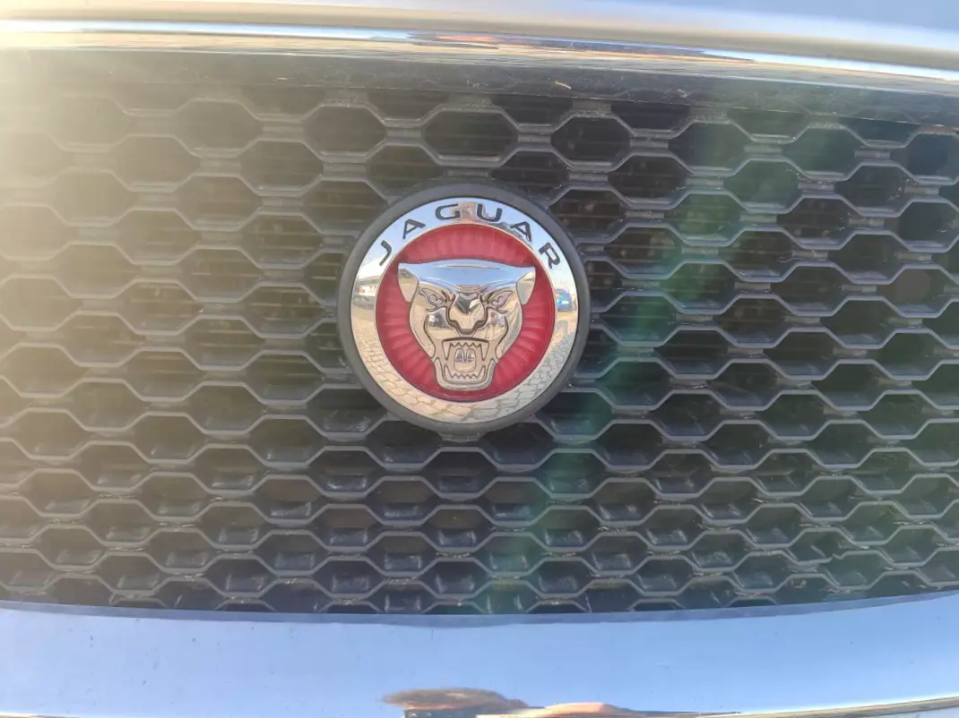 Jaguar XE 2016 - 15900 EUR, 120000 km - AUTO.MOTO.pt - 120000km - foto 22 de 22