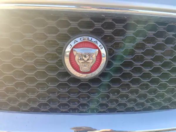 Jaguar XE 2016 - 15900 EUR, 120000 km - AUTO.MOTO.pt - 120000km - foto 22 de 22