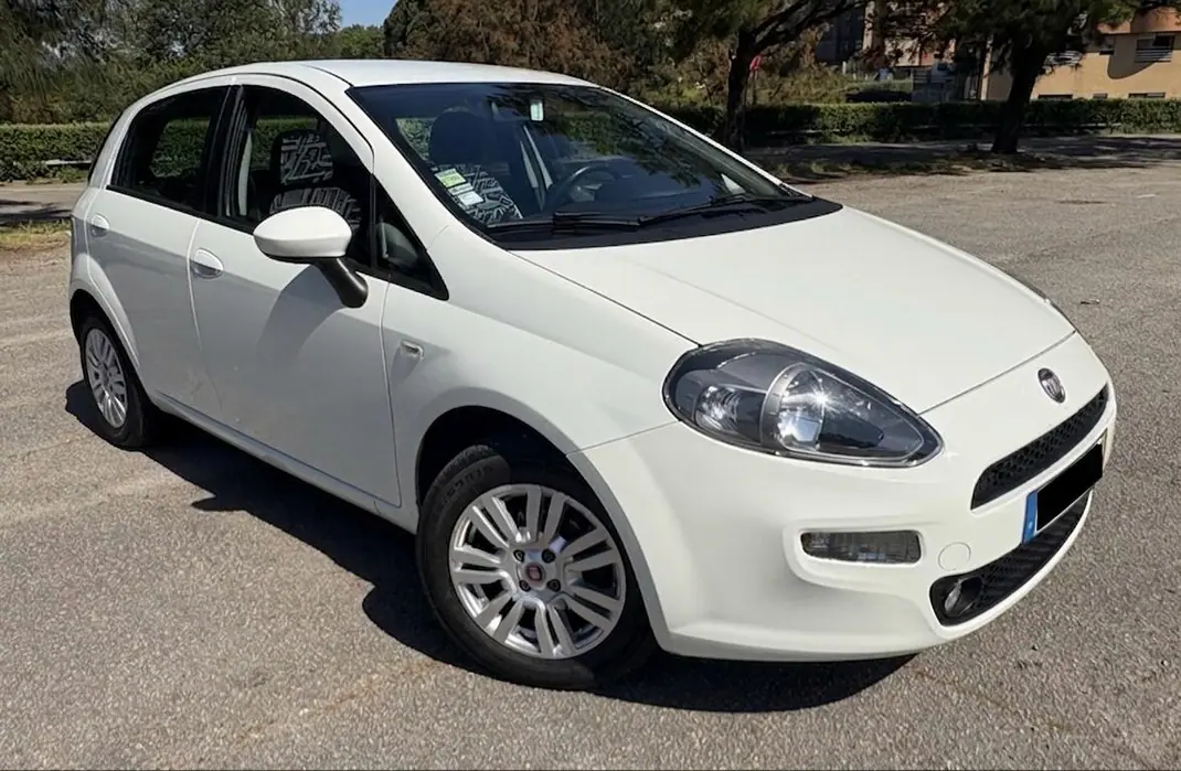 Fiat Punto 2015 - 6850 EUR, 76000 km - AUTO.MOTO.pt - 76000km - foto 4 de 13