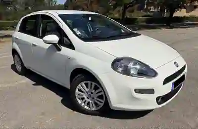 Fiat Punto 2015 - 6850 EUR, 76000 km - AUTO.MOTO.pt - 76000km - foto 4 de 13