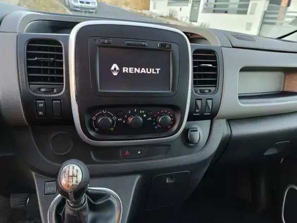 Renault Trafic 2016 - 11965 EUR, 266000 km - AUTO.MOTO.pt - 266000km - foto 11 de 13