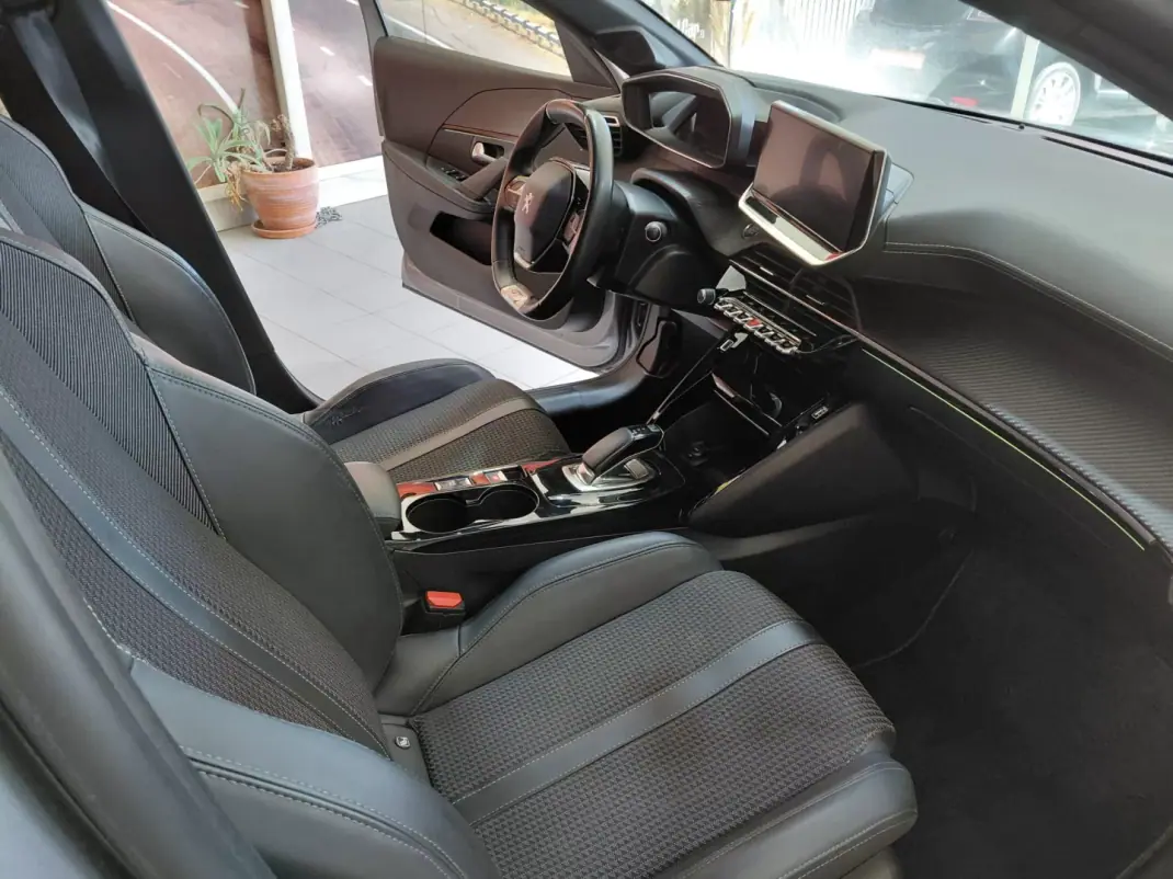 Peugeot e-208 2020 - 17900 EUR, 119000 km - 119000km - foto 24 de 25