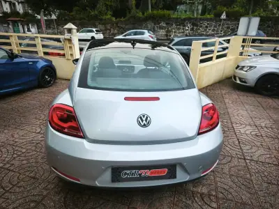 Volkswagen New Beetle 2012 - 13500 EUR, 170000 km - AUTO.MOTO.pt - 170000km - foto 9 de 26