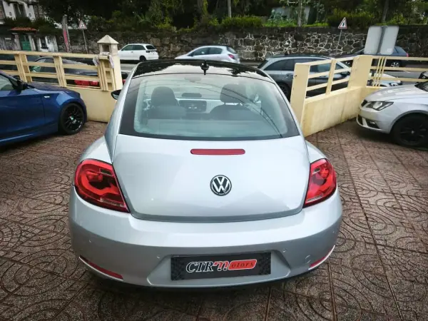 Volkswagen New Beetle 2012 - 12500 EUR, 170000 km - AUTO.MOTO.pt - 170000km - foto 9 de 26