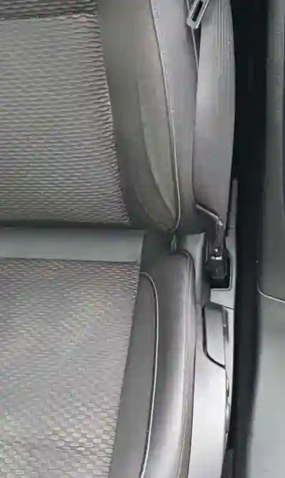 Opel Insignia Sports Tourer 2016 - 9500 EUR, 86000 km - AUTO.MOTO.pt - 86000km - foto 9 de 10