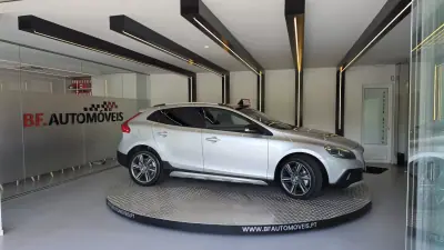 Volvo V40 Cross Country 2013 - 9900 EUR, 239930 km - AUTO.MOTO.pt - 239930km - foto 9 de 55