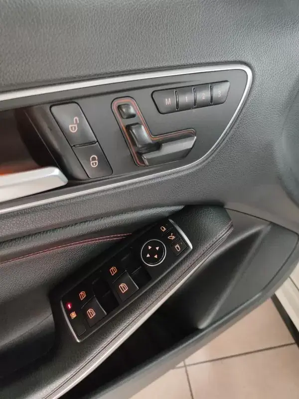Mercedes-Benz A 45 AMG 2013 - 31500 EUR, 112700 km - AUTO.MOTO.pt - 112700km - foto 20 de 40