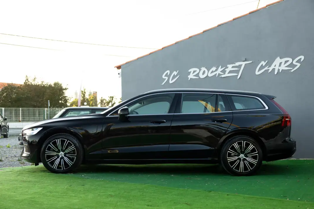 Volvo V60 2021 - 25450 EUR, 133000 km - 133000km - foto 4 de 36