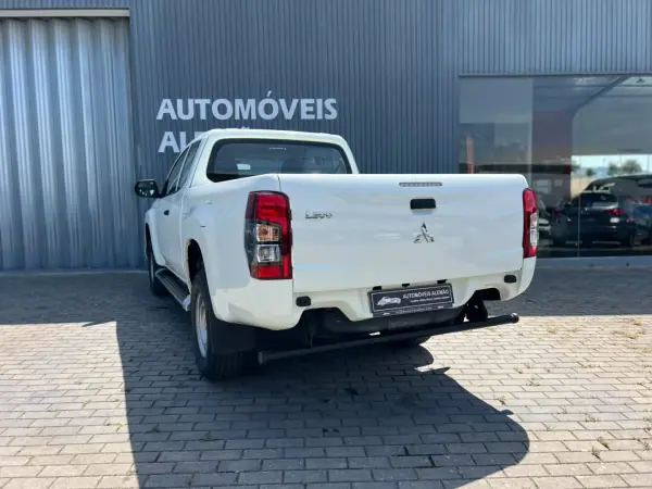 Mitsubishi L 200 King Cab 2022 - 32750 EUR, 86914 km - AUTO.MOTO.pt - 86914km - foto 14 de 16