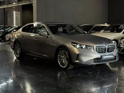 BMW 530e 2025 - 57990 EUR, 22000 km - AUTO.MOTO.pt - 22000km - foto 4 de 37