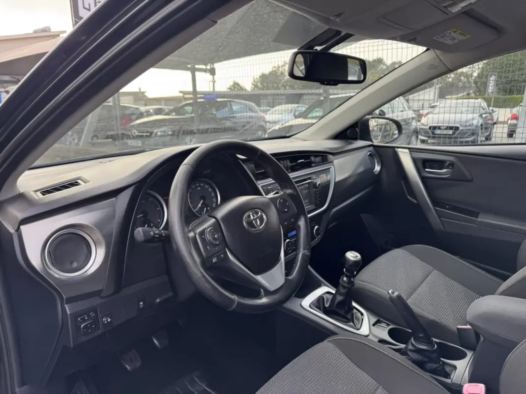 Toyota Auris 2014 - 10990 EUR, 224000 km - AUTO.MOTO.pt - 224000km - foto 11 de 27