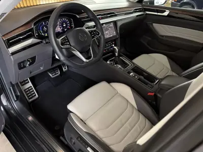 Volkswagen Arteon Shooting Brake 2021 - 23500 EUR, 168600 km - AUTO.MOTO.pt - 168600km - foto 32 de 144