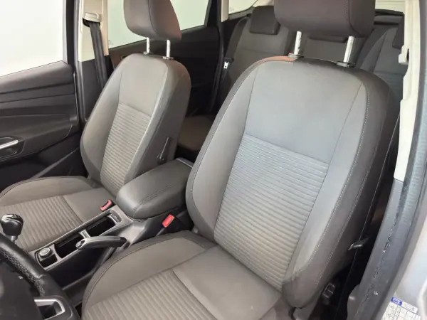 Ford C-Max 2015 - 12990 EUR, 69603 km - AUTO.MOTO.pt - 69603km - foto 22 de 32