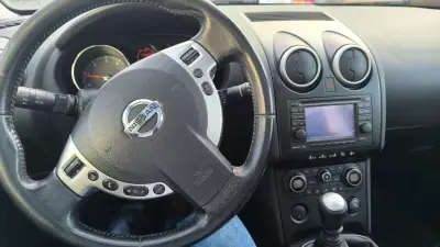 Nissan Qashqai 2010 - 7300 EUR, 173000 km - AUTO.MOTO.pt - 173000km - foto 16 de 18