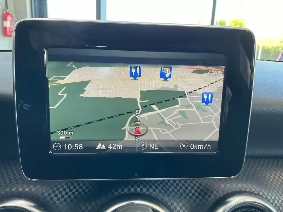 Mercedes-Benz A 180 2016 - 13995 EUR, 172900 km - AUTO.MOTO.pt - 172900km - foto 8 de 9