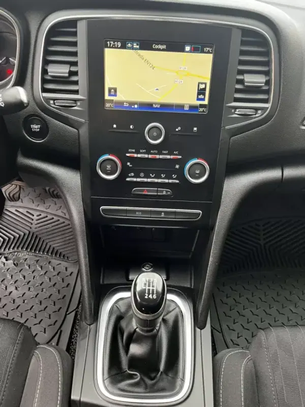 Renault Mégane Sport Tourer 2020 - 16900 EUR, 152047 km - AUTO.MOTO.pt - 152047km - foto 8 de 19
