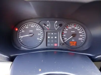 Renault Clio 2002 - 2499 EUR, 222699 km - AUTO.MOTO.pt - 222699km - foto 9 de 9