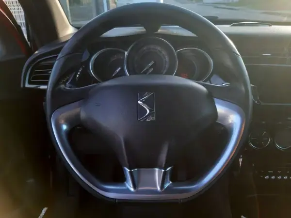 Citroën DS3 2010 - 8900 EUR, 175200 km - AUTO.MOTO.pt - 175200km - foto 12 de 47