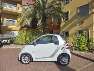 Smart Fortwo Cabrio 2013 - 7480 EUR, 90000 km - AUTO.MOTO.pt - 90000km - foto 4 de 8
