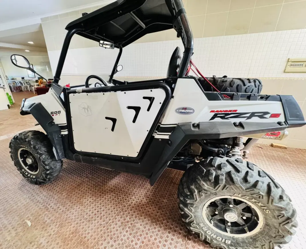 Polaris RZR 2011 - 8950 EUR, 7000 km - 7000km - foto 26 de 31