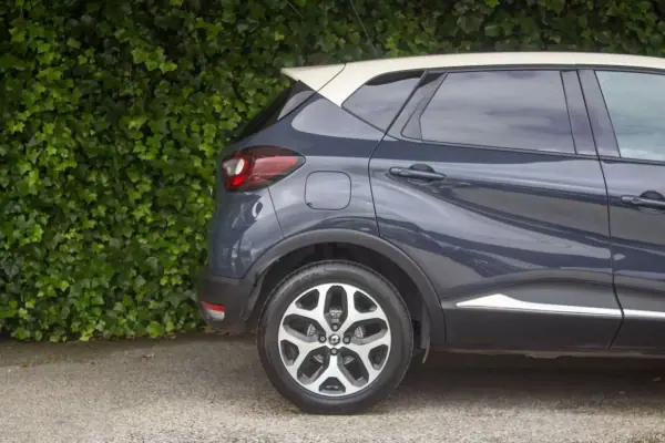 Renault Captur 2018 - 13900 EUR, 147700 km - AUTO.MOTO.pt - 147700km - foto 4 de 16